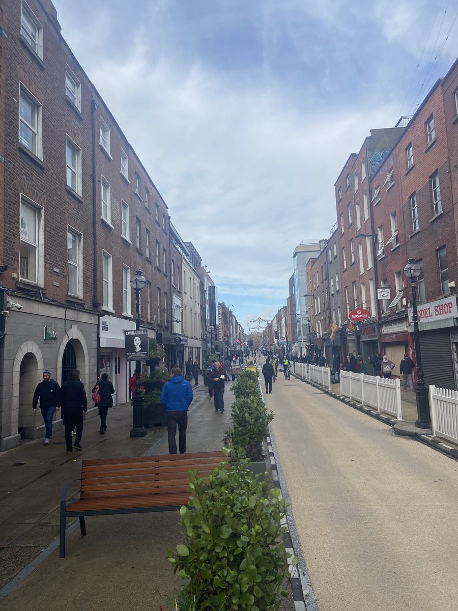 Great to see public seats on #CapelStreet. Last week a Landscape Architect was contracted to redesign the streetscape which is long over due. The Office of City Recovery is working on a shopfront improvement scheme and winter proofing outdoor dining. #StreetsAreForPeople