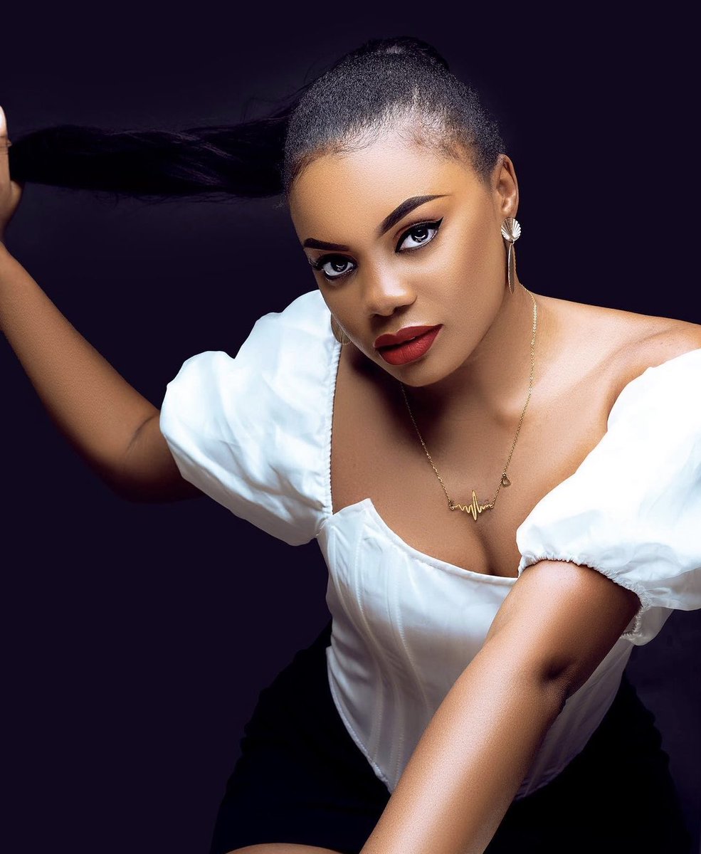 missginapromote's tweet photo. I've been listening to @ulandaulanda songs for a while now and I would say she has a very unique touch. I love that her music is a tone of makossa/Afropop. 

Her song “You and Me” should be added to your wedding playlist this Dec. 

Her EP Loading... 
#Ulanda #Cameroonians https://t.co/6iqSc79vVT