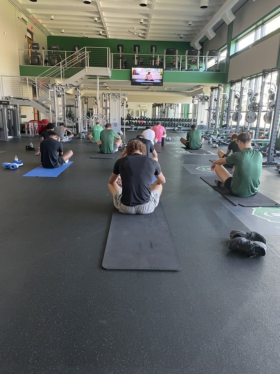 RangersStrength's tweet photo. @UWPMBB getting in the flow this morning with some yoga! 🧘🏾‍♂️ https://t.co/MoSnZ3opCl
