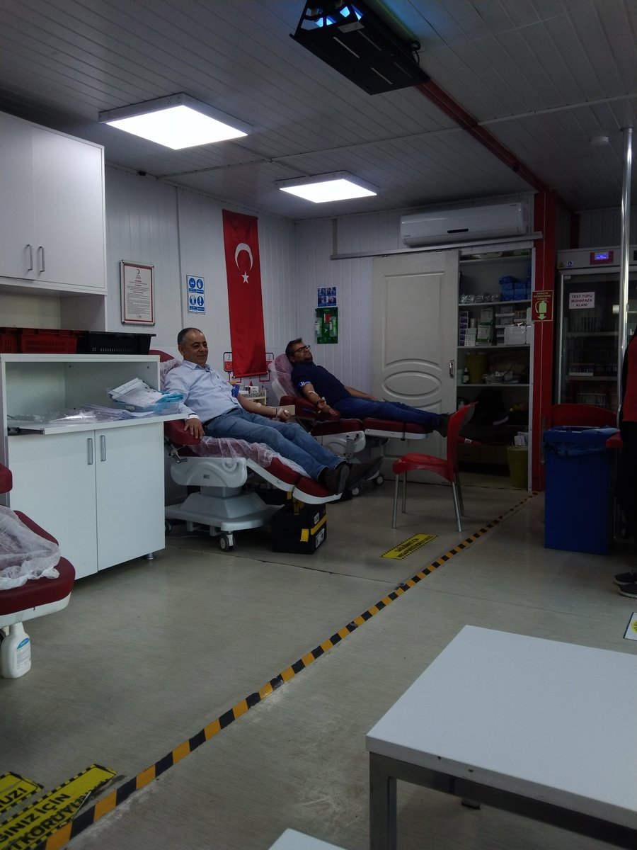 ErolOngur's tweet photo. Şehitkamil Teşkilatımız ile birlikte #kızılayhaftası münasebetiyle Kan bağışında bulunup Kızılay çalışanlarına Ziyarette bulunduk ...
#CanDeva
@hatipoglupaysun
@emin_ekmen
@avertugrulkaya
@sehitkamiledeva
@gazianteptedeva https://t.co/OHxdH6j58o
