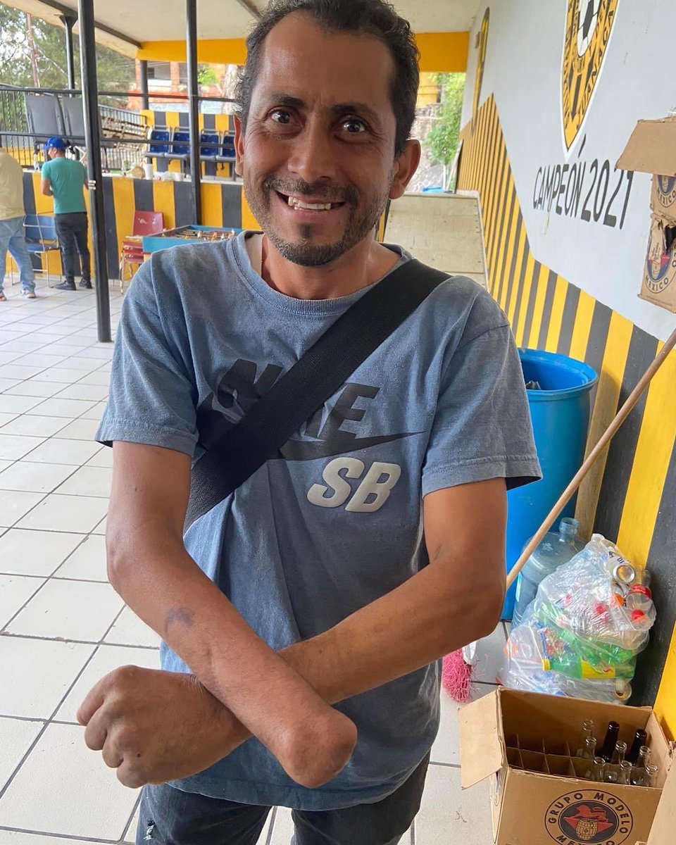 scano_'s tweet image. El que adivine donde está la moneda puede comer pib hoy sin culpas ni remordimientos.