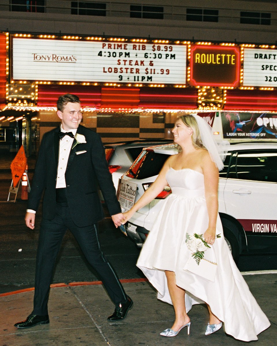 davidsbridal's tweet photo. What happens in Vegas stays in Vegas... right? Not for this vintage-inspired wedding! 🪩🎰🎲💖

Click the link to read more about Stephanie and Eric's burning love 🎵❤️ https://t.co/hOP4cx5TK4

Instagram/stephanie_murr, aimlee, setandfurylv https://t.co/6tH0cEDW9q