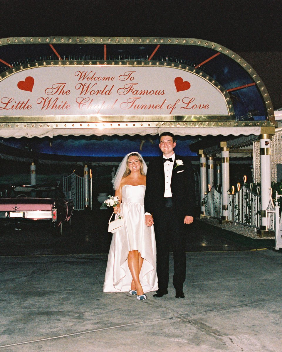 davidsbridal's tweet photo. What happens in Vegas stays in Vegas... right? Not for this vintage-inspired wedding! 🪩🎰🎲💖

Click the link to read more about Stephanie and Eric's burning love 🎵❤️ https://t.co/hOP4cx5TK4

Instagram/stephanie_murr, aimlee, setandfurylv https://t.co/6tH0cEDW9q