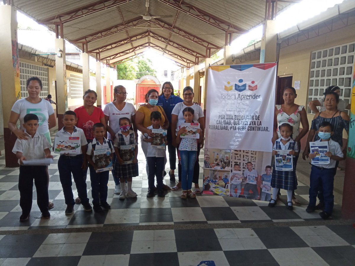 auraarevalo27's tweet photo. En Sabanalarga, @SEDAtlantico, la IE Máximo Mercado se beneficia con formación situada y acompañamiento pedagógico a maestros así como con textos escolares de @PTA_Colombia @petrogustavo @agaviriau @RinconferE @MARENAMen @hbayonar https://t.co/G2zixl03Yg