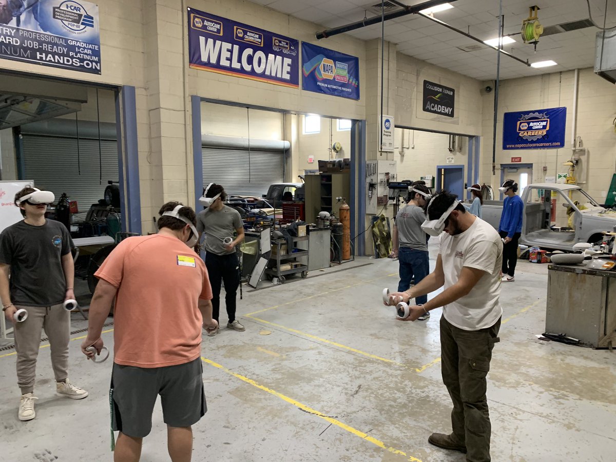 AcademyCata's tweet photo. Collision repair students using virtual reality to hone their skills! @AGHoulihan @UCPSNCCareers @KathyHeintel @rbdavis76 @CATAcareers @CATAMonroeNC @CATA_ptso https://t.co/3HhuIWhdmm