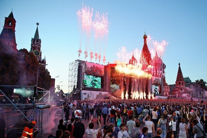 Radio_Maximum's tweet photo. В 2011 году Linkin Park провели бесплатный концерт в поддержку фильма «Трансформеры 3» на Васильевском спуске ⚡

Есть кто-то, кто был на этом концерте? Делитесь впечатлениями.

#LinkinPark https://t.co/cTPcq1vasW
