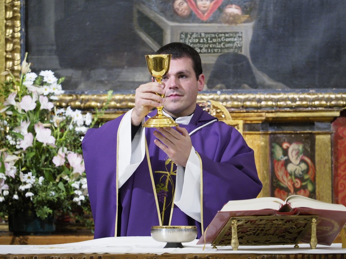 El <a href="/CentroDiocesano/">Centro Diocesano Espiritualidad</a> acogió ayer la Vigilia de Difuntos, organizada por la Adoración Nocturna Española, en recuerdo de los adoradores que precedieron a los actuales en la obra de la adoración y mantuvieron la devoción al Santísimo Sacramento. Con el consiliario, Francisco Casas