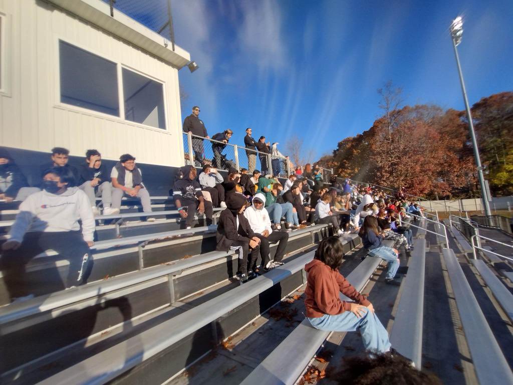 lyons_barton's tweet photo. Great performance by the MHS band!  Thank you WMS for hosting.  Our kids loved it and always good to see former EMS students shining at MHS.  @showerdaWMS @MaloneyMemos @BCyrmhs @BronkMPS @SullivanKowalsk https://t.co/A5cfC4r7lQ