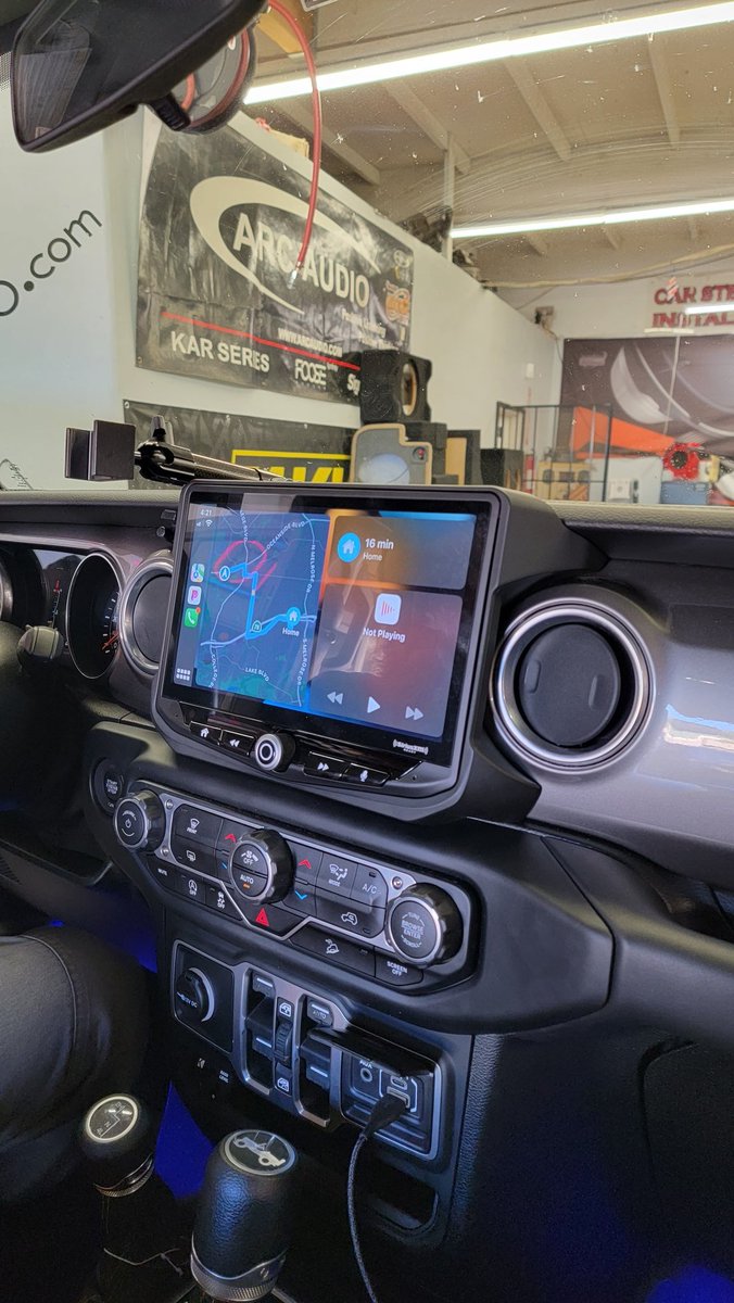CAR_STEREO's tweet photo. @AlpineUSA #restyle #jeep https://t.co/072CrGrhum