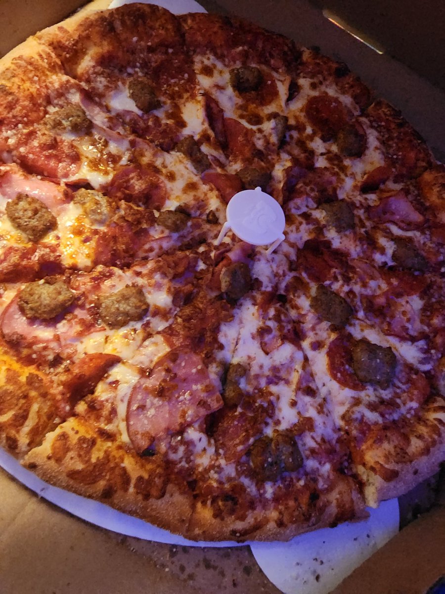 GoodEat45605090's tweet photo. Kudos to @MarcosPizza for delish All Meat pizza 🍕 to enjoy on Halloween 🎃 night ..#goodeatshavesum https://t.co/nTTOeRBmcZ