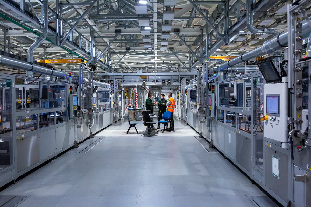 EnelGroupIT's tweet photo. #EnelperlItalia, la Gigafactory 3 SUN di @enelgreenpower rappresenta un primato tecnologico mondiale: una fabbrica da 5Mln di pannelli solari con una capacità produttiva a regime di 3GW l'anno, darà lavoro a 1.000 persone e creerà una catena tutta europea. #IFattiContano https://t.co/cbdwVHQkBO