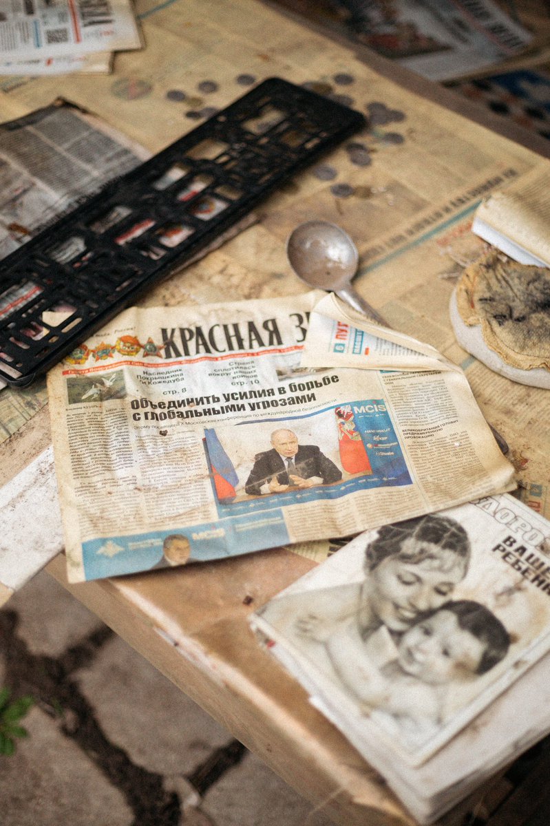 alinatyulyu's tweet photo. Found in a house where #russiansoldiers where living in Synychyne. #ukraine #ua
#standwithukraine #ukrainestrong 
#russiaisaterroriststate #ukrainewar
#donbass #war #russianpropoganda https://t.co/Z6B6GPoOhK