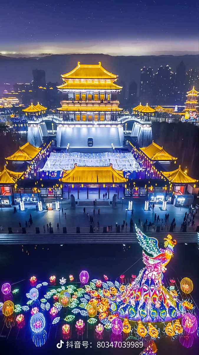 Night view of Xi'an, capital city of #ShaanxI province #AmazingChina