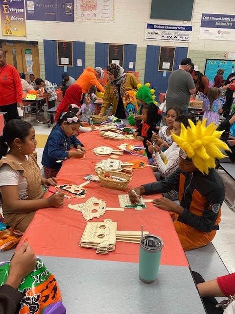 BrooksideBruins's tweet photo. Brookside's PTO hosted a Fall Festival for families in October; the turnout was amazing!  Over 100 families attended, with a total of 400+ participants.  Families had a chance to do crafts, play games, and enjoy food. https://t.co/GI2vECX9j0