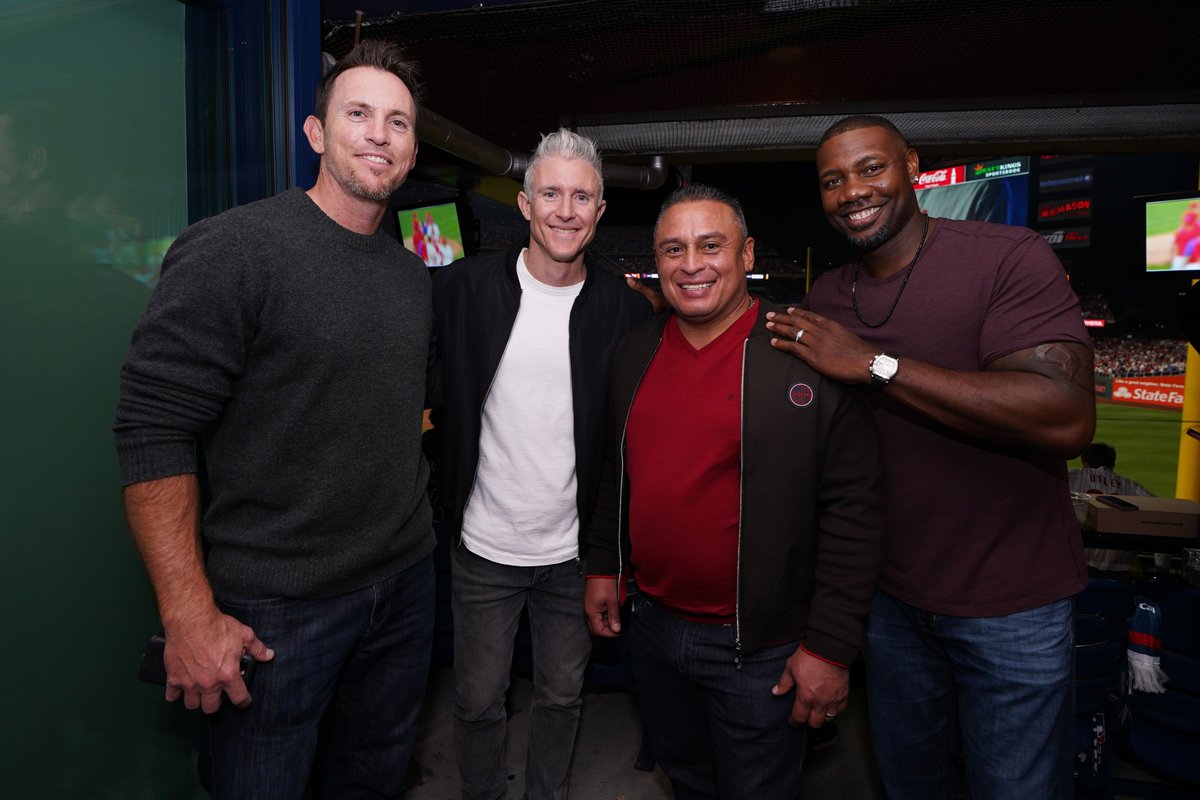 2008 <a href="/Phillies/">Philadelphia Phillies</a> legends were supporting the current squad for Game 3. #WorldSeries