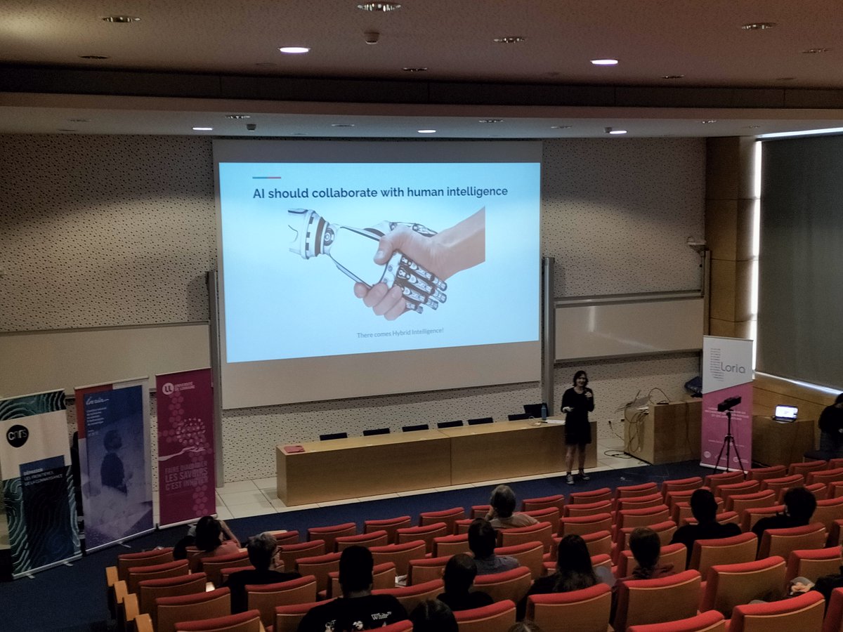 #ColloquiumLoria 🧠'#AI should collaborate with human intelligence' We are happy to welcome @IlaTiddi from @VUamsterdam for her presentation focusing on #HybridIntelligence, its visions and challenges! @Univ_Lorraine @INS2I_CNRS @CNRS_Centre_Est @Inria_Nancy @mdaquin