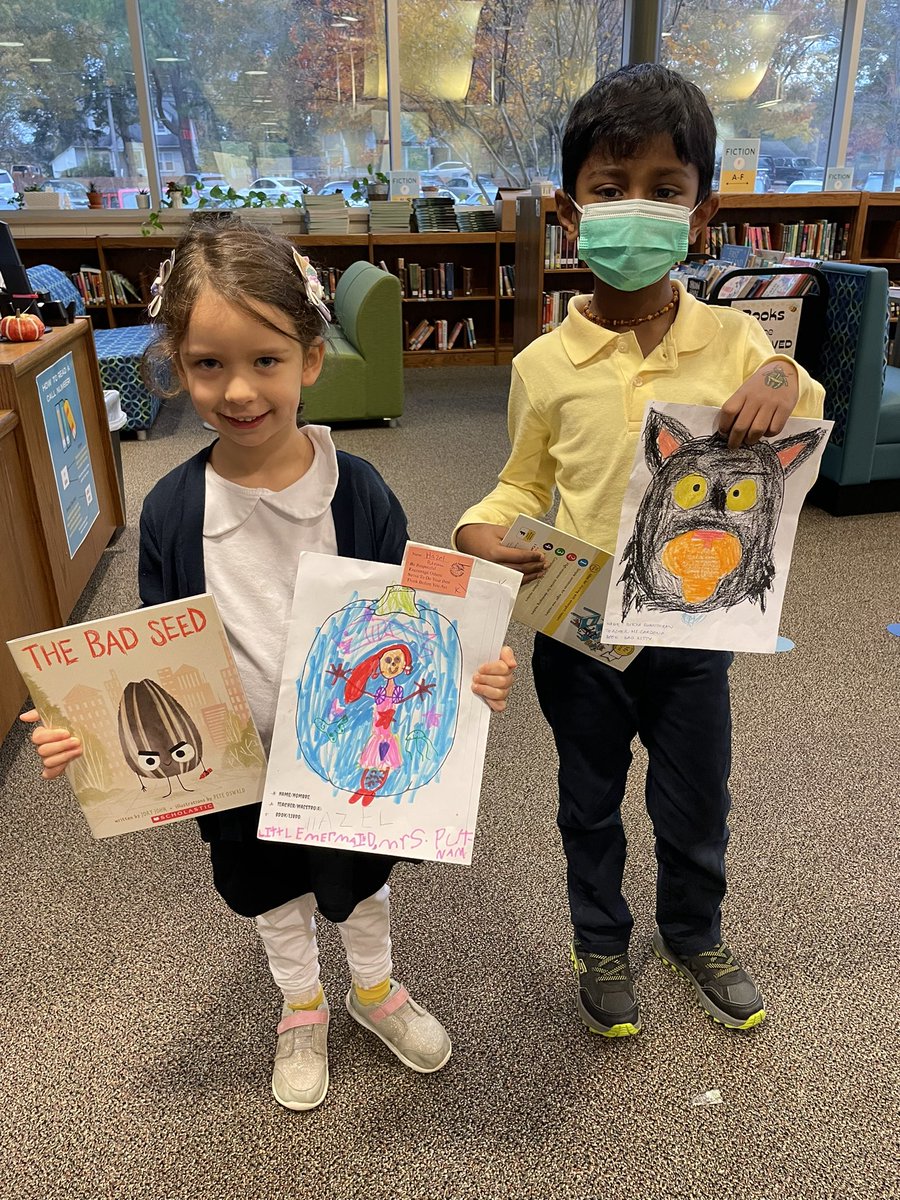 SpeasBeesRead's tweet photo. Congratulations to our @SpeasGlobal #pumpkincontest winners!!   We had some amazing book pumpkin entires this year.   Winners received a free book &amp; a bag of goodies.  Thanks for participating.  #speasbeesread https://t.co/VzuPKY2Gjo
