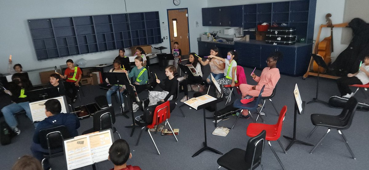 RansdellStrings (@ransdellstrings) on Twitter photo The Bow-vember Festivities continue at Springwoods! 🥳🎻 <a href="/SPES_Eagles/">Springwoods ES</a> <a href="/PwcsArts/">PWCS Fine and Performing Arts</a> #Bowvember The Bow-vember Festivities continue at Springwoods! 🥳🎻 <a href="/SPES_Eagles/">Springwoods ES</a> <a href="/PwcsArts/">PWCS Fine and Performing Arts</a> #Bowvember