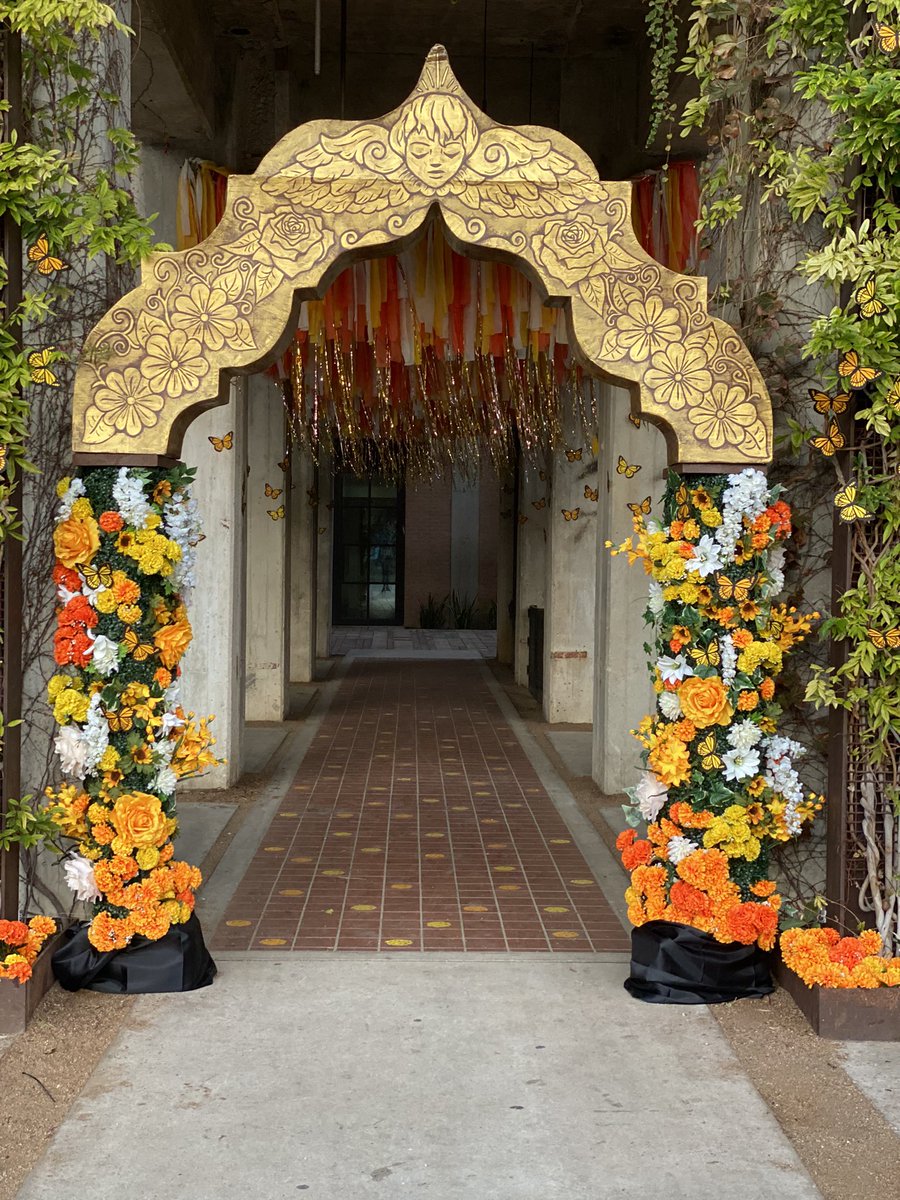 ImStephanieReed's tweet photo. Exploring my neighborhood this morning during Dia de los Muetros #quittingiswinning #newchapter #50andfabulous #onwardandupward https://t.co/ezi8DZuFE3