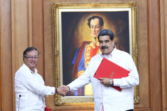 #2Nov|🗺️🇻🇪🎄 ¡ETIQUETA DEL DÍA! ▶️ 

#VenezuelaYColombiaJuntas

Relaciones bilaterales por el bienestar de ambos países.

¡Viva la Patria Grande!
