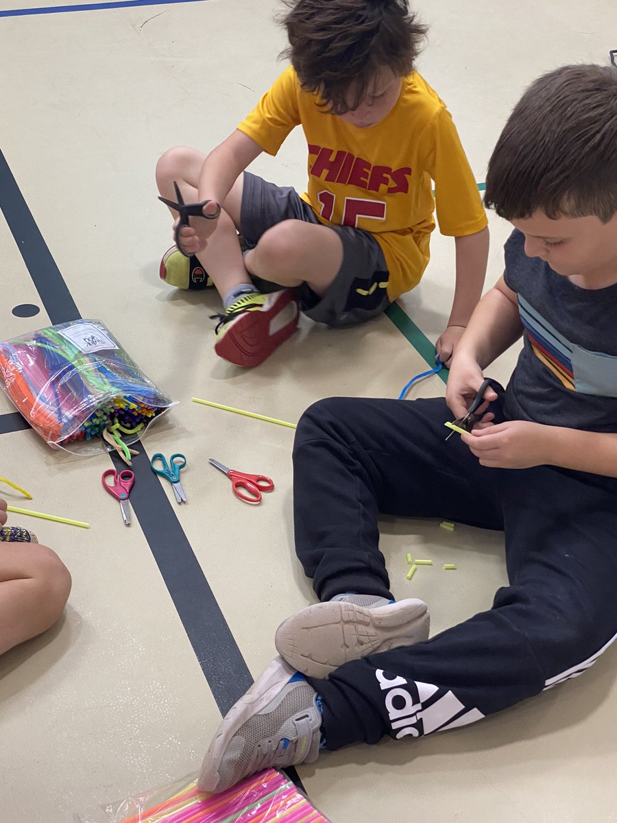 ASFS_PhysEd's tweet image. 3rd grade students were investigating the Skeletal System today with bone identification, looking for broken bones, and making spinal column models.
