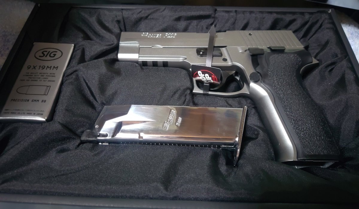 SakuyaTujimine's tweet photo. SIG P226買っちゃ
ホントはコンパクトなP239が欲しかったけどないんじゃ仕方ないよね… https://t.co/6vsFKarybS