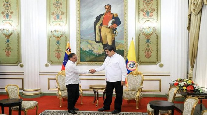 #2Nov|🗺️🇻🇪🎄 ¡ETIQUETA DEL DÍA! ▶️ 

#VenezuelaYColombiaJuntas

Relaciones bilaterales por el bienestar de ambos países.

¡Viva la Patria Grande!