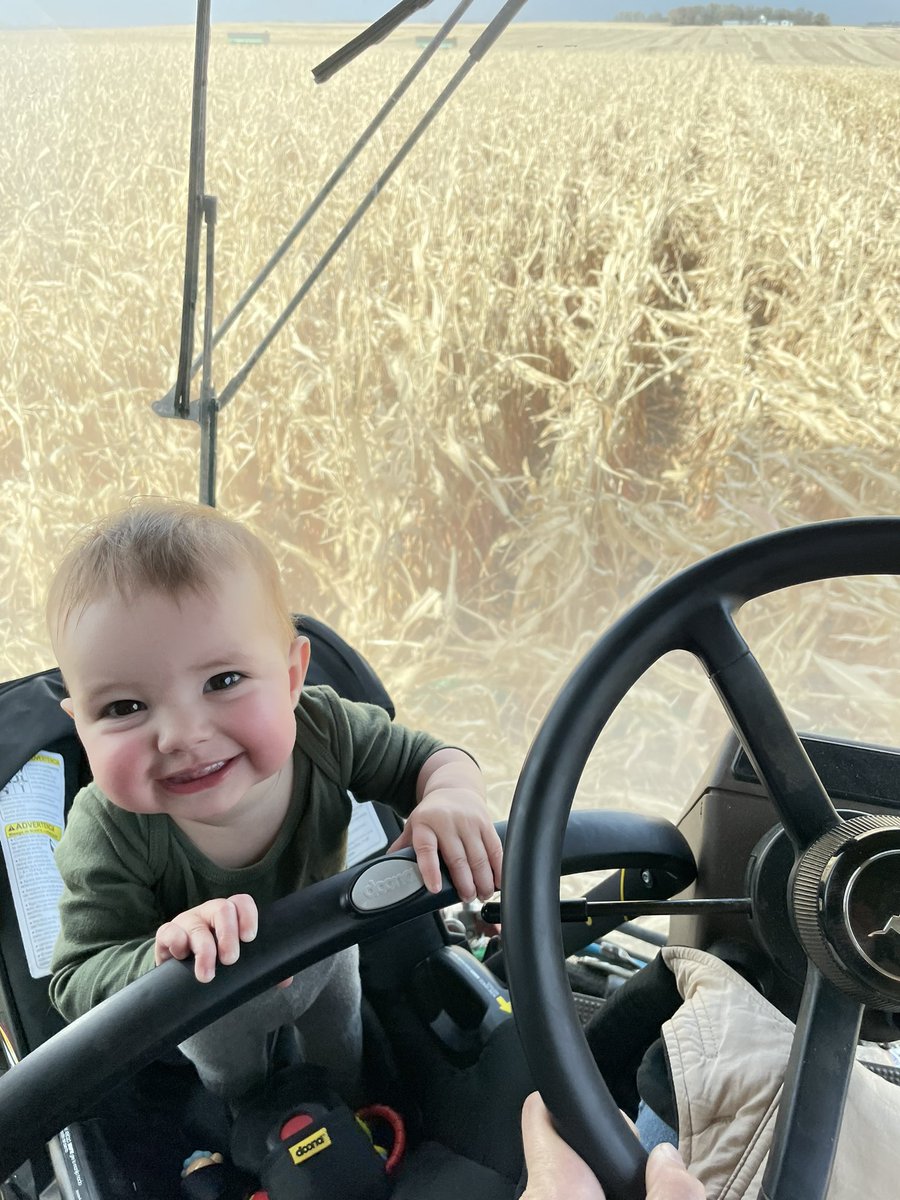 Trisha227's tweet photo. Harvest was a blast with this girl by my side the entire time! 😍 https://t.co/W2H97ChMoS