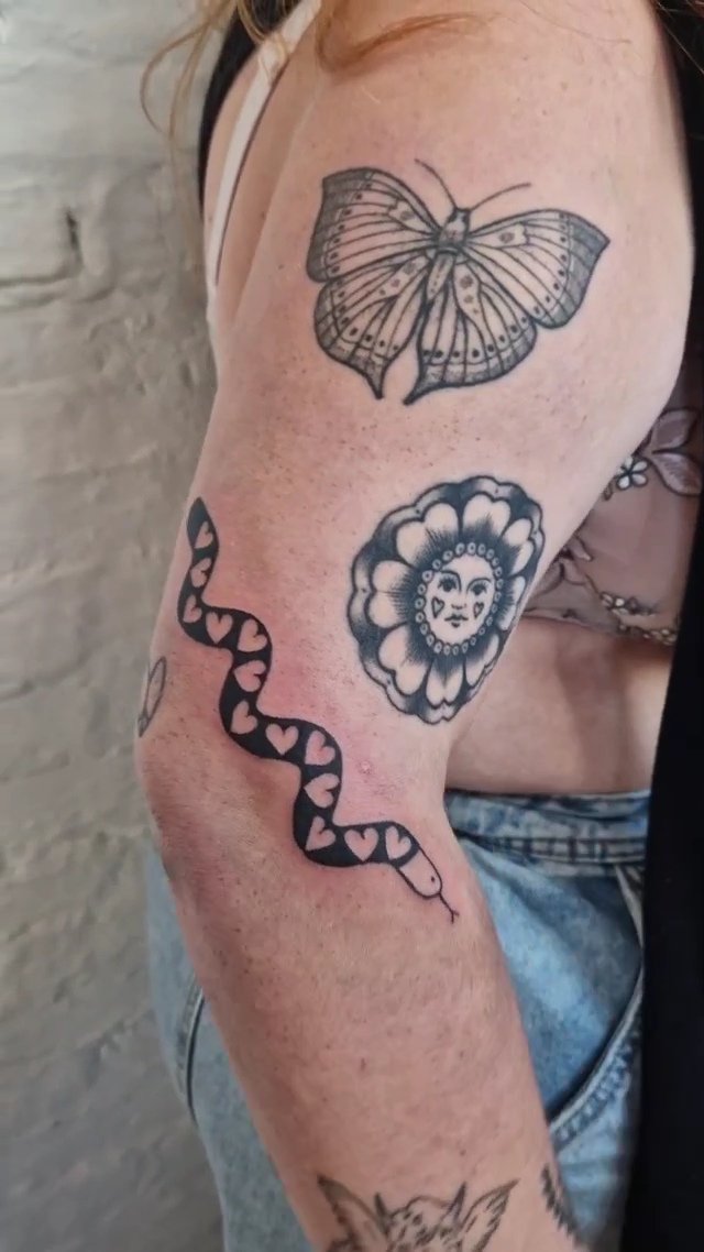 wenckie's tweet photo. Eindelijk nog eens nieuwe!!! Happy me

Volg zeker @/oopsietattoo op insta :)) https://t.co/e5exCeLPU4