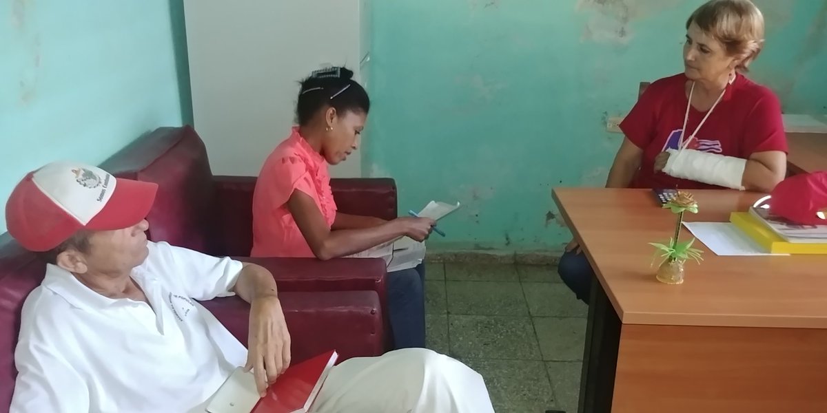 dmjscs's tweet photo. En el día de ayer la Vice Gobernadora de Camagüey @Carmenc09892973 visitó la @dmjscs En su visita chequeó el cumplimiento de la inscripción de inmuebles estatales y particulares en el municipio y el funcionamiento del grupo inmueble. @RodiGobStaCruz @CubaMinjus https://t.co/ZCy2EHDjnv