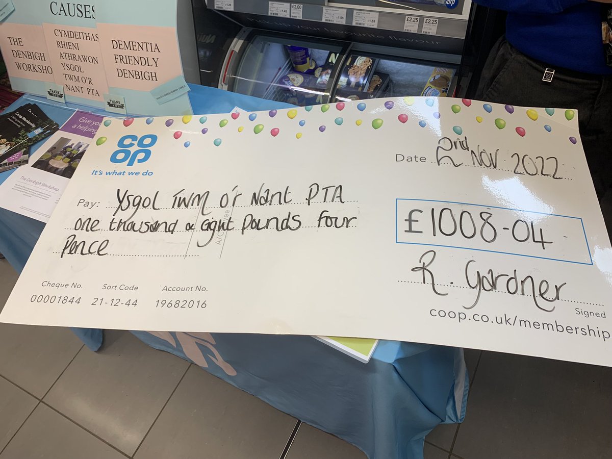 crhatwm's tweet photo. Diolchgar i dderbyn siec gan y Co-op bore ma.  @DenbighPioneer @coopuk Grateful to recieve a cheque from Denbogh Co-op this morning @YsgolTwmorNant https://t.co/PRctEnp7RG