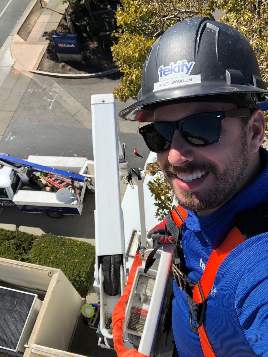 TekifyBroadband's tweet photo. “Hello from 45ft in the air!” -Brett https://t.co/lT1NTU6AnB