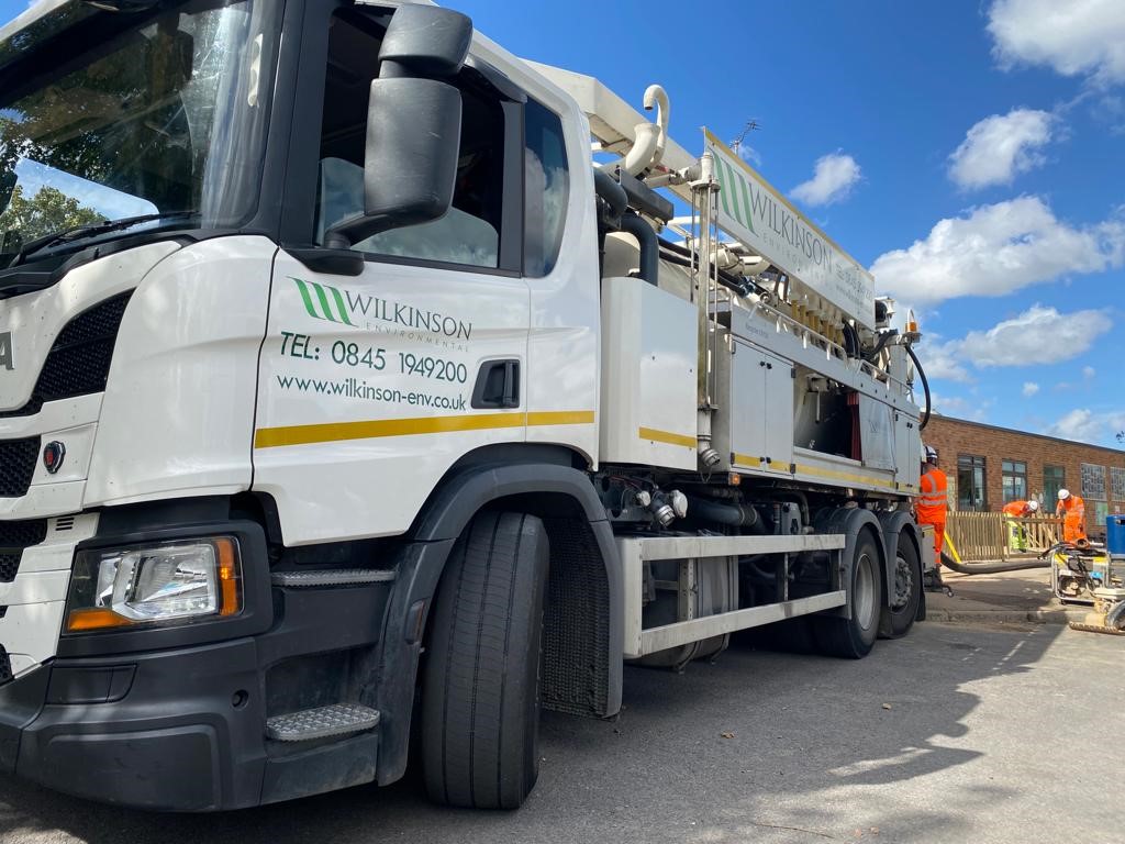 We work throughout the #Midlands cleaning and jetting drains before the tarmac goes down, so get in touch on 0845 1949200 if you'd like a FREE quotation.

#drainage #jetting #cctv #drain #surveys #drain #lining