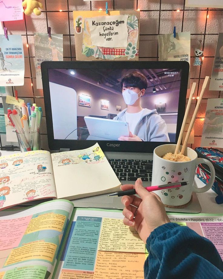 thayystudy's tweet image. ⌕  #studytwt| #studytwtbr 
- thay (ela,dela)
- 2004| 18
- meta: aprender inglês, coreano e espanhol
- entrar na faculdade de moda e adm
♡- bts, moda, música, arte.