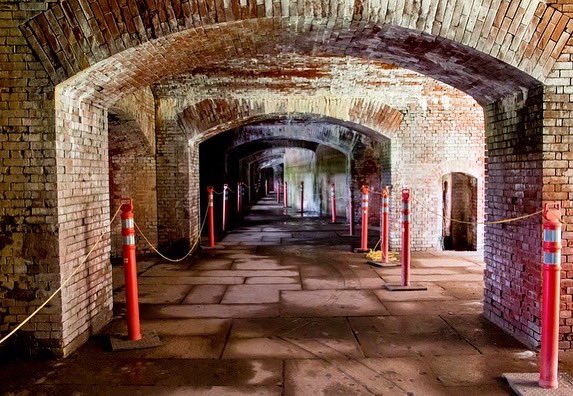 DarktalesFTR's tweet photo. We travel was back into the 1800's in Delaware to visit Fort Delaware. Once a fort to defend the river and bay then turned to a POW camp & over 2700 died there
#darktales #darktalesfromtheroad #podcast #fortdelaware #fortdelawarestatepark #delaware #delawerecity #peapatchisland https://t.co/x37KhuxMfV