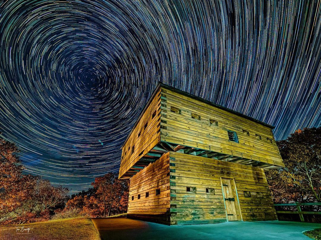 VisitMuskegon's tweet photo. ✨ Stars over the Muskegon Blockhouse
📸 @tbonnette007 on Instagram
📍 Muskegon State Park
#WestMichigan #PureMichigan #Muskegon #starrynight #starrysky #muskegonblockhouse #muskegonstatepark #mistateparks #wpaproject #roadsideamerica #scenicdrive #scenicroute #scenicbyway https://t.co/EzoMCEBsaf