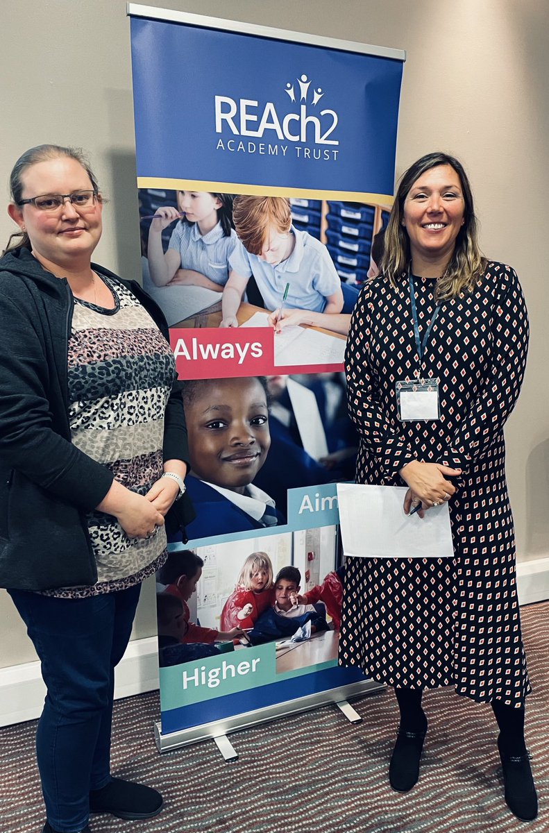 This is Laura (left) introduced to me by Tess (right) Laura is ⁦<a href="/11BEFORE11/">11 Before 11</a>⁩ ambassador ⁦<a href="/R2WaterLane/">Water Lane Academy</a>⁩. On August Bank Holiday she collected &amp; cleaned abandoned tents at end of Reading Fest &amp; children slept under the stars as one of the 11 promises #everytouchstone