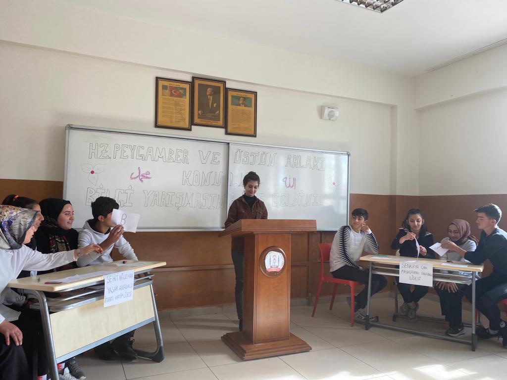 senkayaaihl's tweet photo. Şehit Oğuzhan YAŞAR Anadolu İmam Hatip Lisesi ve Şenkaya Çok Programlı Anadolu Lisesi arasında bilgi yarışması düzenlendi.

Yarışmayı hazırlayan öğretmenlerimiz Sema TAŞKIN ve Zehra DURSUN'a değerli katkılarından dolayı teşekkür ediyoruz.

@Erzurum_Mem
@skaygusuz
@MemSenkaya https://t.co/wIki8vX12y