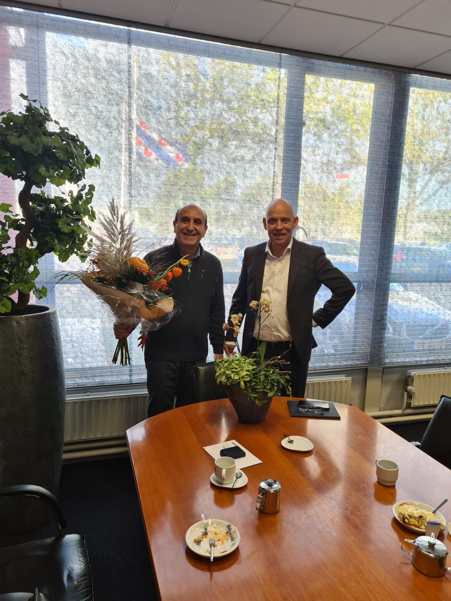 Deze week heeft onze collega Nasri vanwege zijn 25-jarig jubileum bij Stertil de gouden Stertil-speld opgespeld gekregen door CEO Bennie Stapensea. Nasri, hartelijk gefeliciteerd met deze mijlpaal!