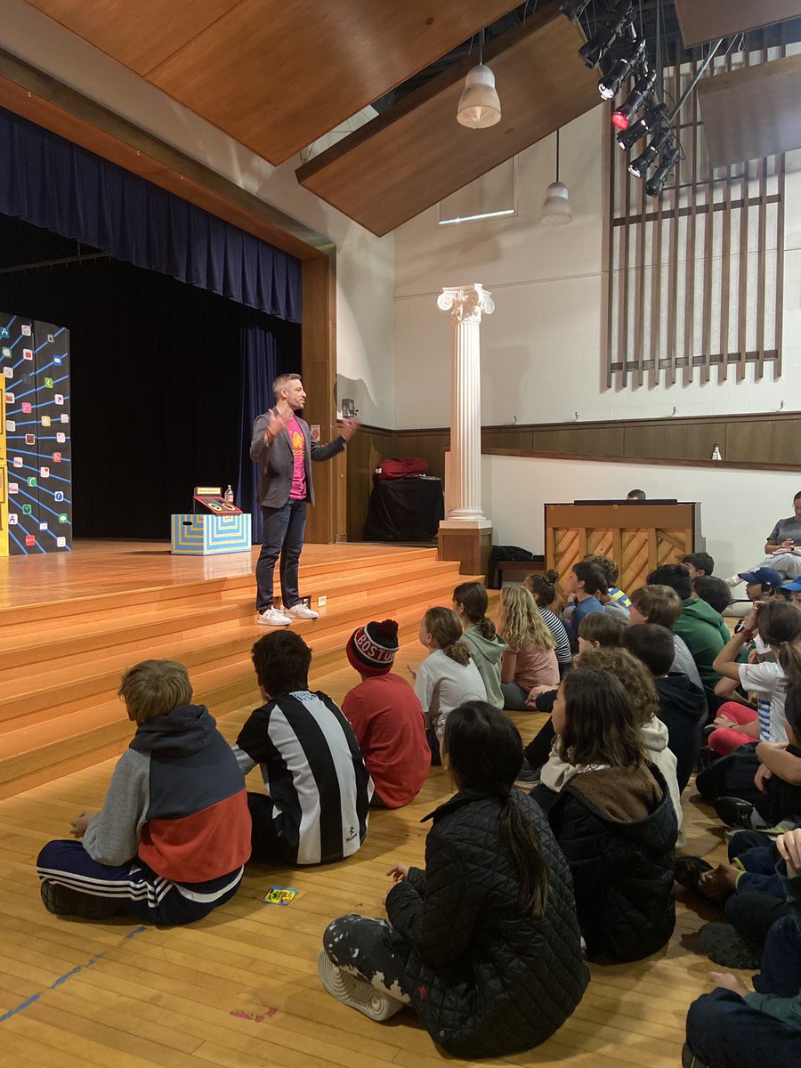 RunkleSchool's tweet photo. We were so thrilled to welcome @Artbarn back to Runkle. Great show about technology. #takeascreenbreak #talktoeachother @RunkleVPNews https://t.co/IVMVxu8NSQ