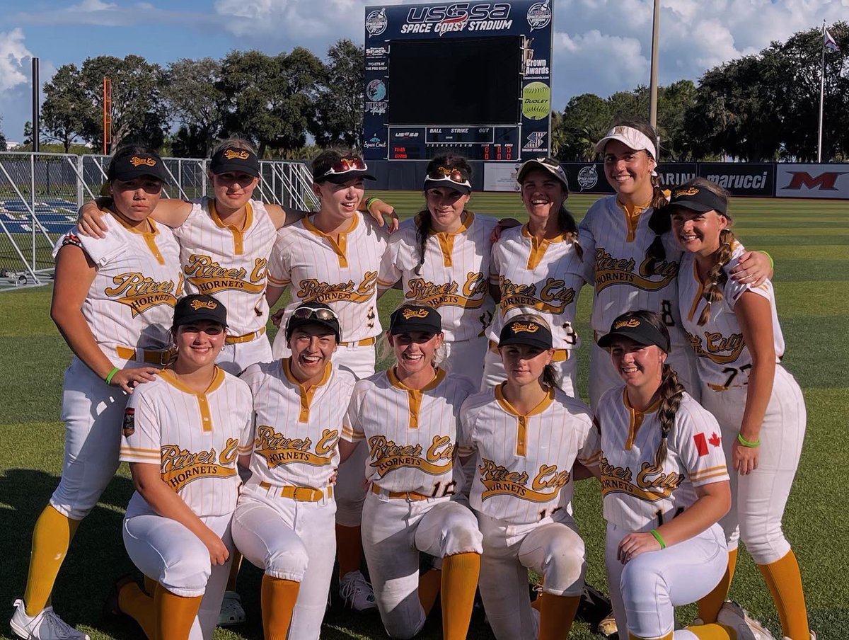 Coops_1414's tweet photo. Had an amazing time down in Florida with my girls!! And a huge thank you to Jessica Warren for working with us at our practice. It’s always amazing learning from one of the best!! @USSSAFastpitch @RCHsoftball05 @ProSwings_ @IHartFastpitch @QrRecruiter https://t.co/sz1N6OYymx