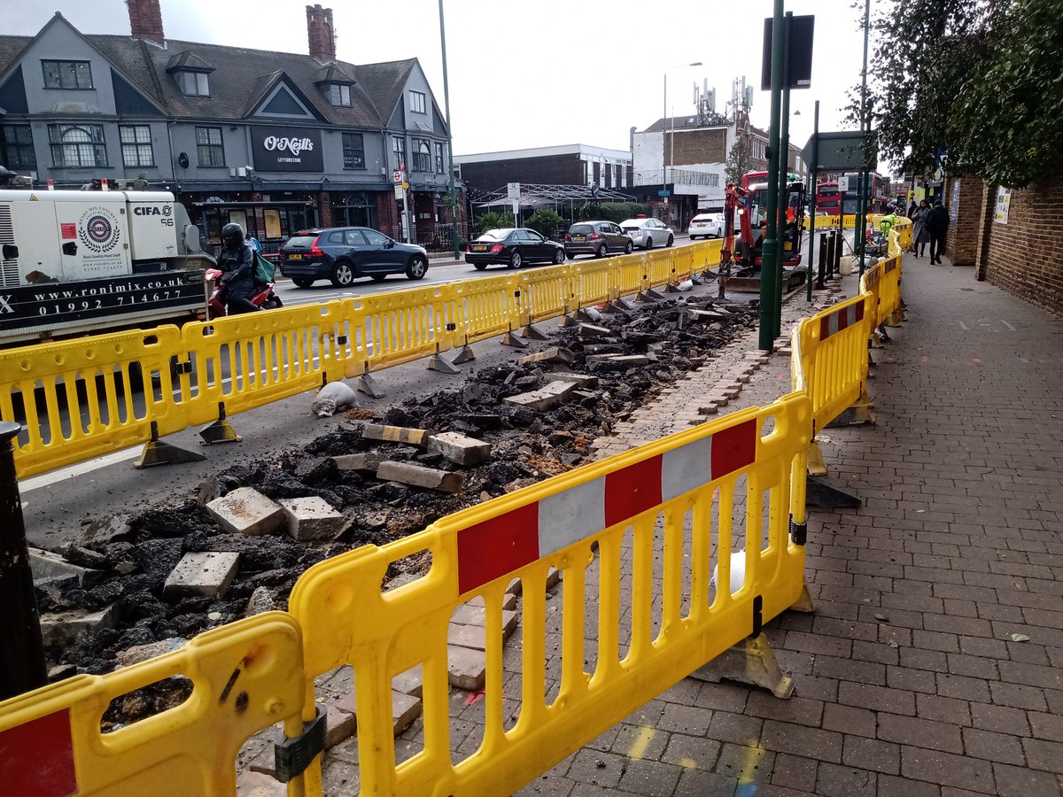 Labourstone's tweet photo. Nothing I like to see more- other than new #Raingardens- is new segregated #CycleTrack being installed. This on #LeytonstoneHighRdE11. #FillingInTheGaps #BuildItAndTheyWillCome #BLEN https://t.co/PJJ9wVMVrl
