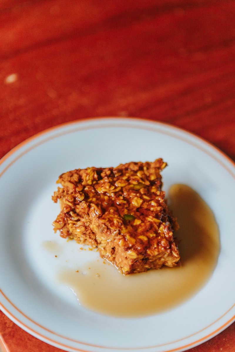 Look at this ooey gooey pumpkin baked oatmeal... Want the recipe? Subscribe to our newsletter 😉 #fuelthefirewithin #stoked #stokedoats #superfood #vegan #glutenfree #plantbased #healthy #healthyeating #natural