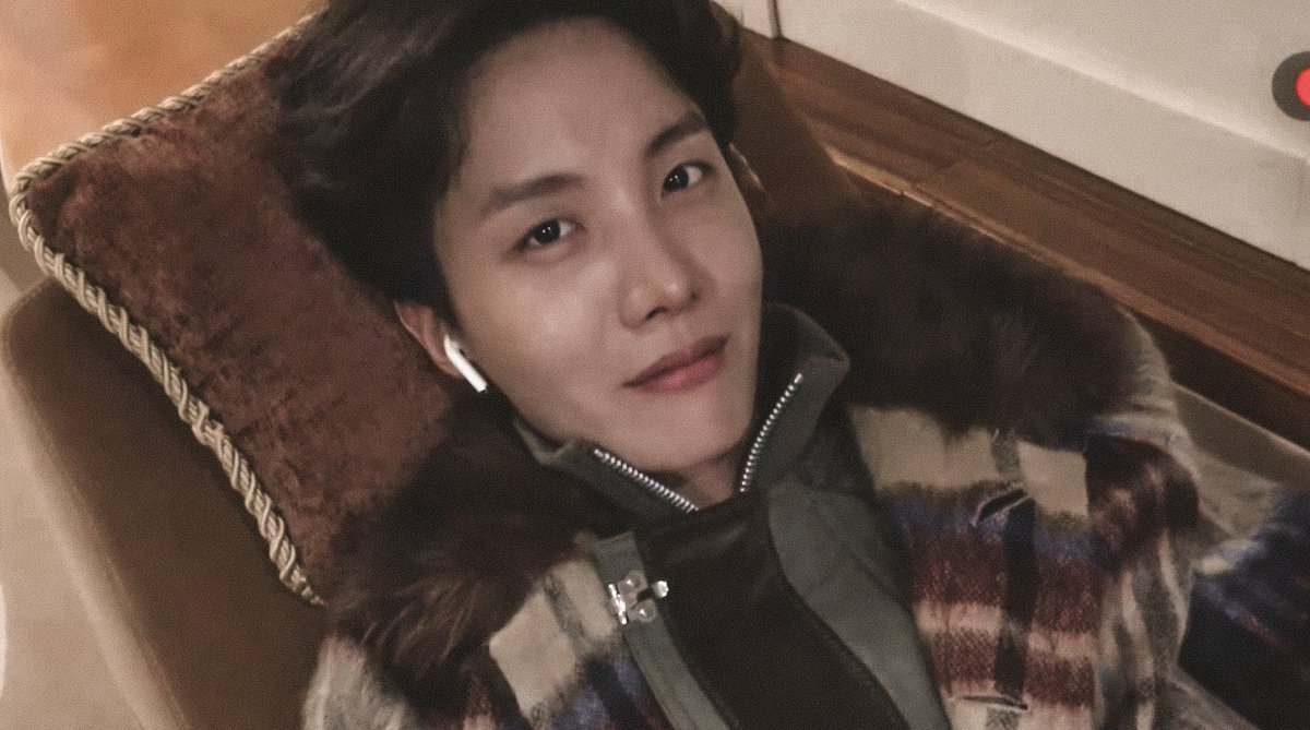 jhopesarchive's tweet photo. missing my favorite person ♥︎ https://t.co/q0rzD5M6YM