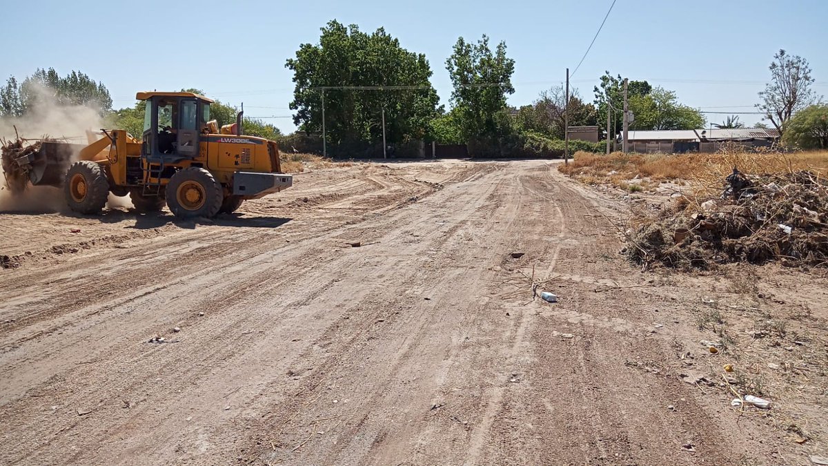 municipalidadlr's tweet photo. Además se finalizó una gran tarea de erradicación de microbasurales a cielo abierto ubicados sobre la calle Artigas.
Fueron 11 días consecutivos de trabajo, en los que se retiró un total de 27 bateas de residuos. https://t.co/e8sG1svyRA