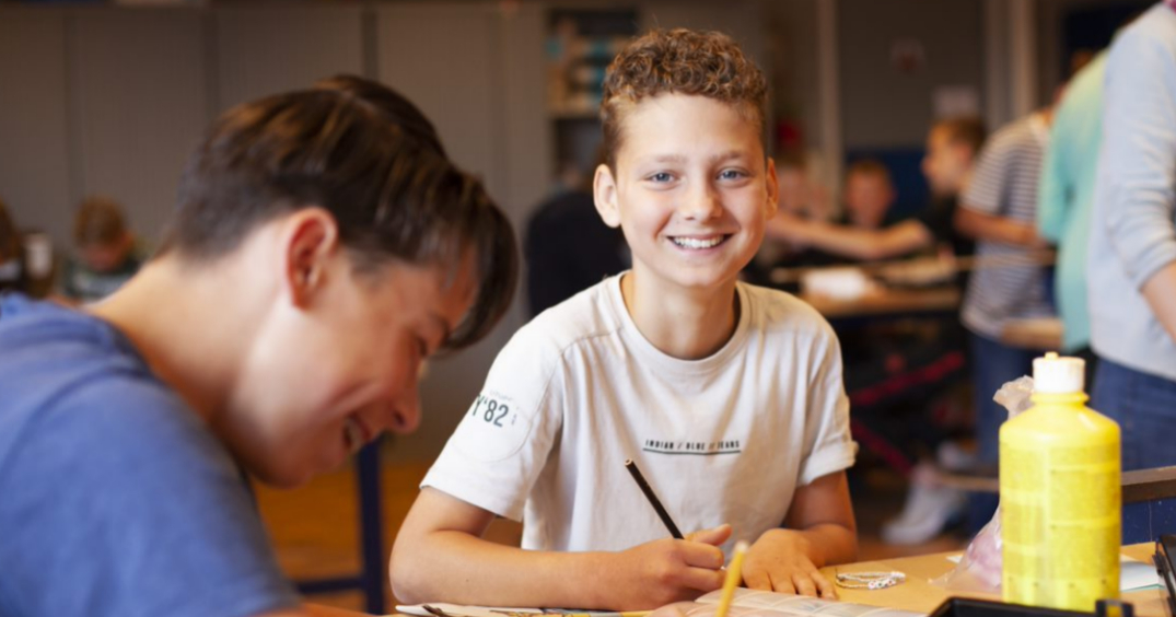 hethooghuis's tweet photo. Komende vrijdag organiseren het Titus Brandsmalyceum, het Mondriaan College en Stadion tussen 14.00 en 16.00 uur een #meeloopmiddag, speciaal voor leerlingen uit #groep8. Tijd om de brugklas te beleven!
#HetHooghuis
#proefles
#groep8
#middelbareschool
#brugklas https://t.co/xrfhDqHJfL