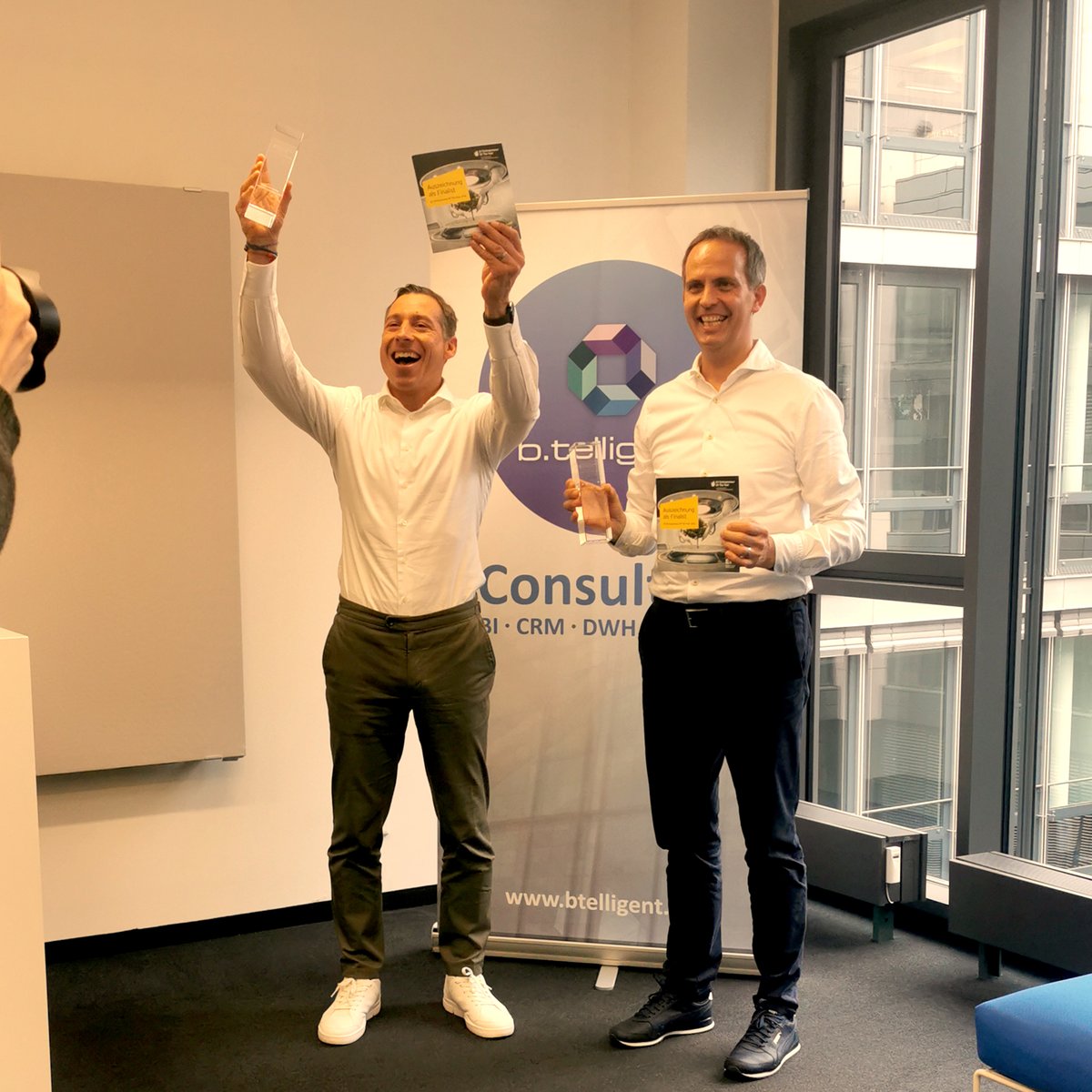 YEAHHH! 😃 Wir sind als ""EY Entrepreneur Of The Year 2022" ins Finale gekommen. Der Arward zeichnet herausragendes Unternehmertum, Innovationskraft und persönliches Engagement aus. Weitere Details findest du hier: btelligent.com/unternehmen/pr…