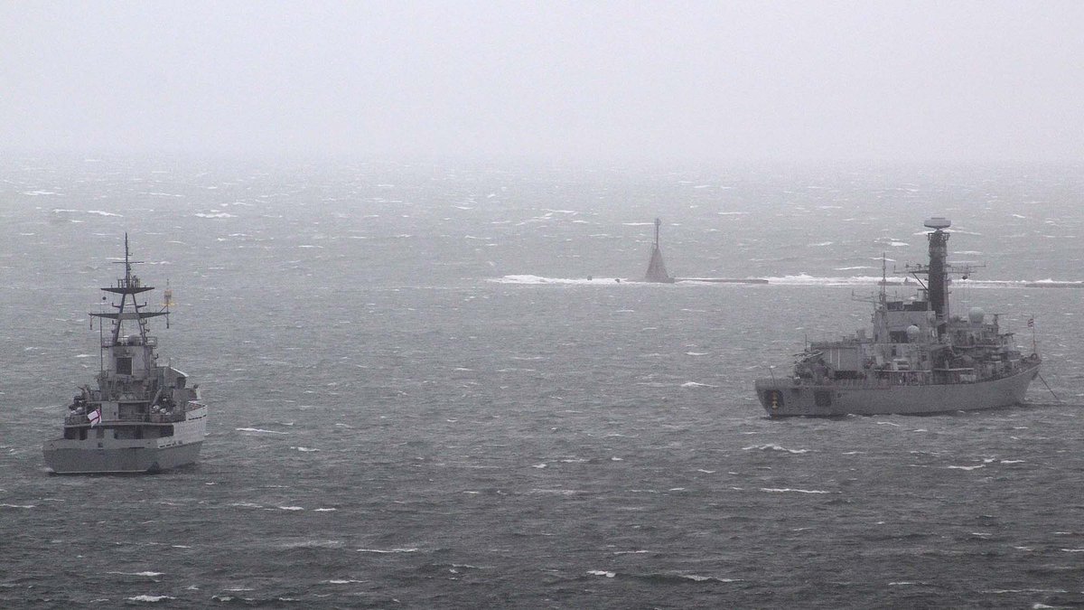 .@hms_mersey and @HMSPortland at anchor inside inside Plymouth breakwater this afternoon. Gales forecast. Via @Rockhoppas