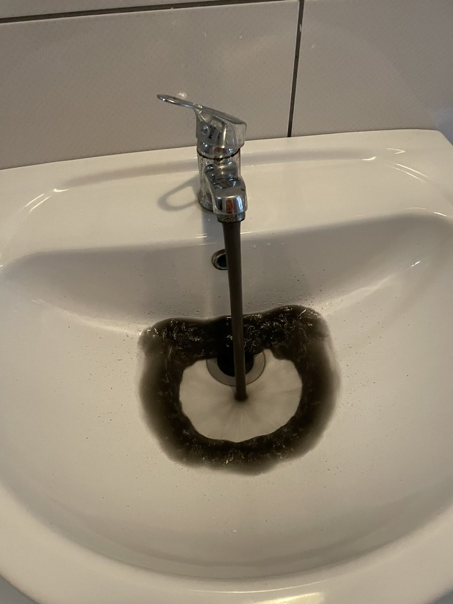 Tükkanın kombiyi temizletelim dedik, birisi sanırım kombinin içine s*çmış