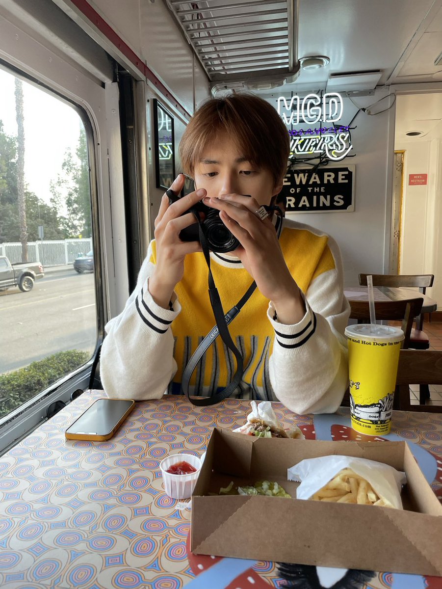 mx_chae115's tweet photo. 미녀쿠 생일축하해💙
#HBDtoMINHYUK https://t.co/gvqbJ4lJIU